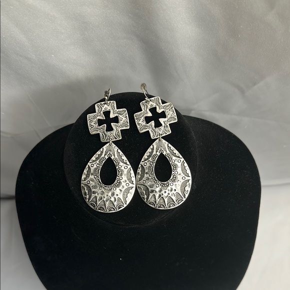 Vintage Native American Inspired Silver Earrings - Picture 3 of 4